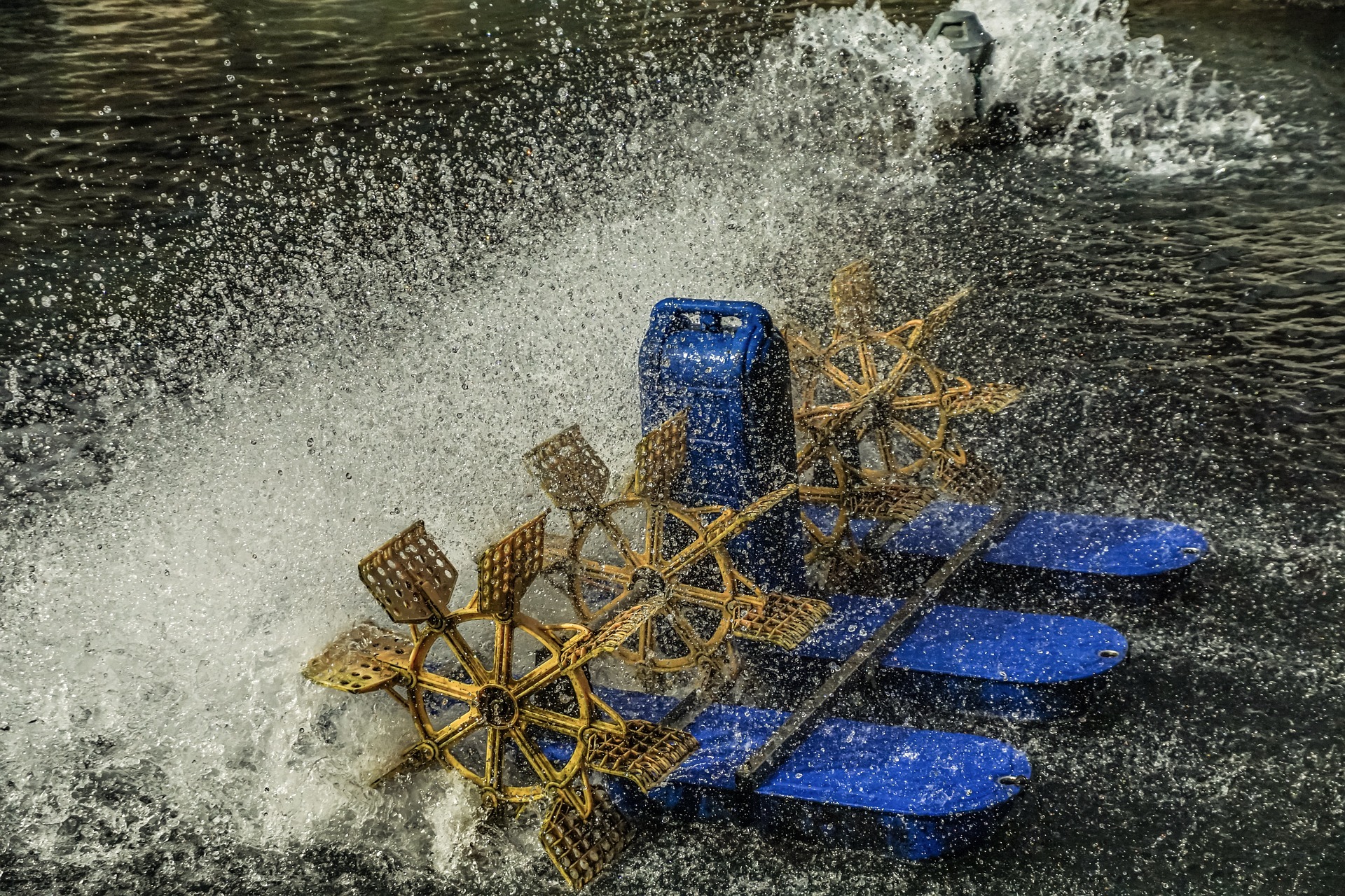 Paddlewheel aerator